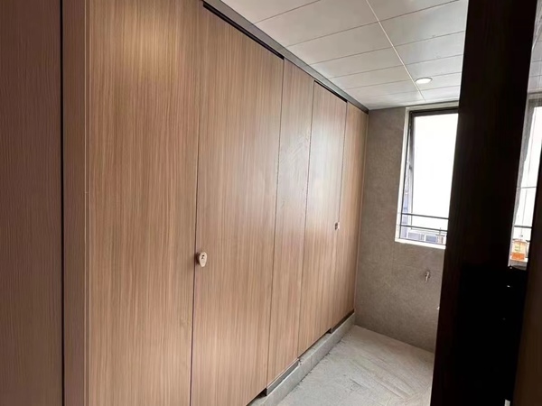 木質(zhì)衛(wèi)生間隔斷